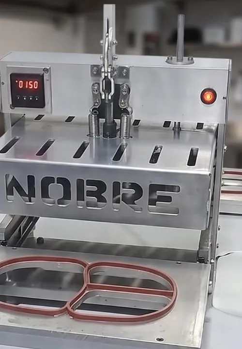 Seladora Nobre em inox, vista frontal com o molde de 3 divisórias